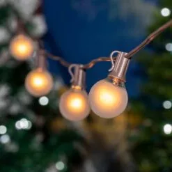 100 G40 Globe String Light Set With Frosted White Bulbs On Brown Wire -Holiday Lights Sales 0032627 100 g40 globe string light set with frosted white bulbs on brown wire