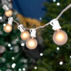 100 G40 Globe String Light Set With Frosted White Bulbs On White Wire -Holiday Lights Sales 0032630 100 g40 globe string light set with frosted white bulbs on white wire