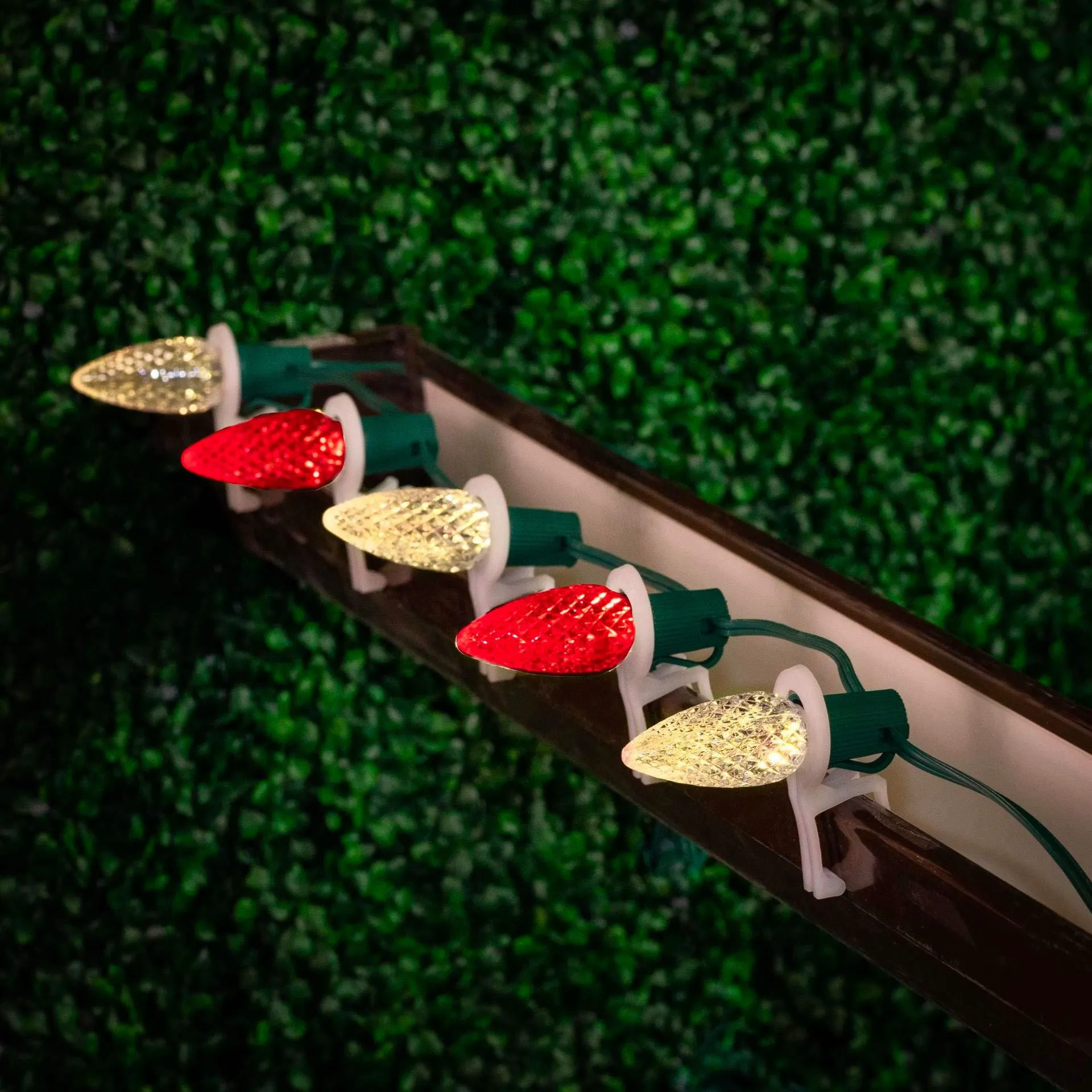 Red/Warm White C9 LED Replacement Bulbs 25 Pack 4 Red/Warm White C9 LED Replacement Bulbs 25 Pack - Image 4